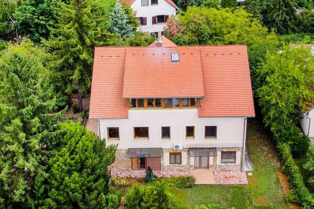 Eladó családi ház, Szentendrén 225 M Ft, 6 szobás