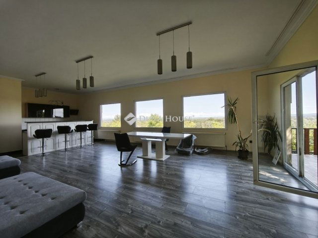 Eladó családi ház, Szentendrén 153 M Ft, 5 szobás