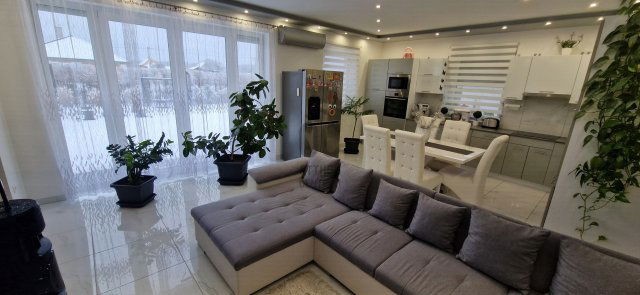 Eladó családi ház, Mikepércsen 109 M Ft, 5 szobás