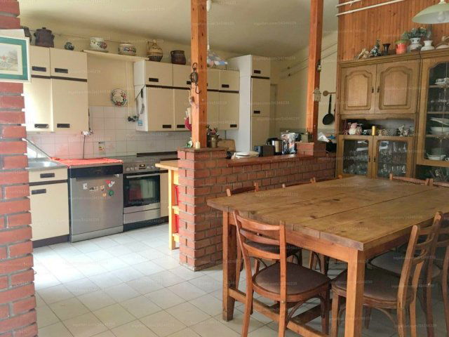 Eladó családi ház, Nyíregyházán 61.99 M Ft, 5 szobás