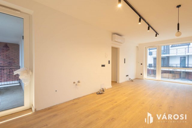 Eladó téglalakás, Szegeden 99.9 M Ft, 4 szobás