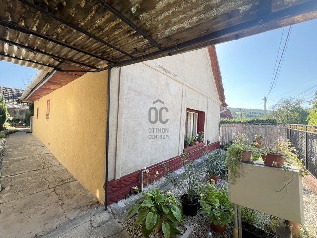 Eladó családi ház, Szekszárdon 26 M Ft, 2 szobás
