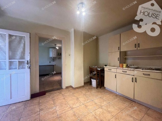 Eladó családi ház, Izsákon 15 M Ft, 1 szobás