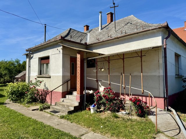 Eladó családi ház, Bazsiban 27.5 M Ft, 2 szobás