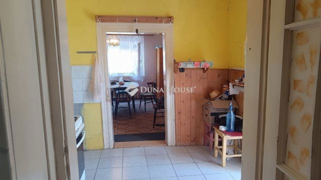 Eladó családi ház, Úrin 18.9 M Ft, 3 szobás