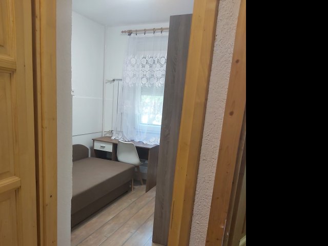 Kiadó panellakás, albérlet, Pécsett 220 E Ft / hó, 3 szobás