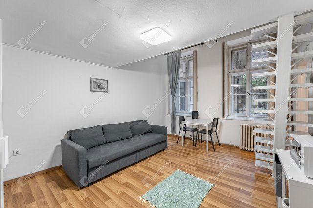 Eladó téglalakás, Budapesten, VI. kerületben 43.9 M Ft, 1 szobás