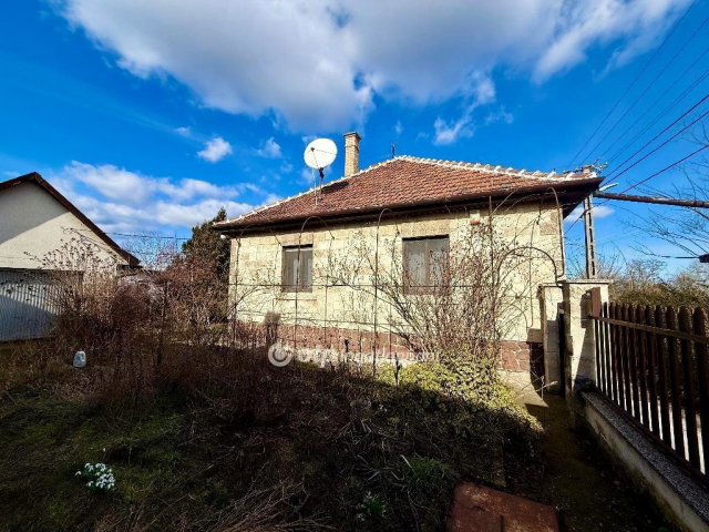 Eladó családi ház, Cegléden 69.9 M Ft, 2+1 szobás