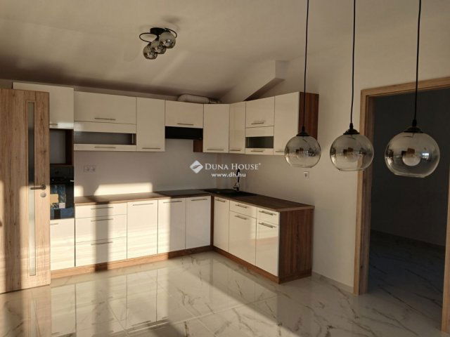 Eladó téglalakás, Hajdúszoboszlón 76 M Ft, 3 szobás