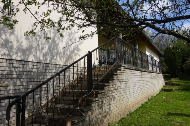 Eladó családi ház, Székesfehérvárott 299 M Ft, 5 szobás