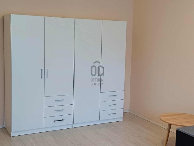 Kiadó panellakás, albérlet, Debrecenben 160 E Ft / hó, 2 szobás