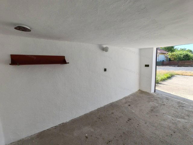 Eladó garázs, Jászalsószentgyörgyon 2.6 M Ft