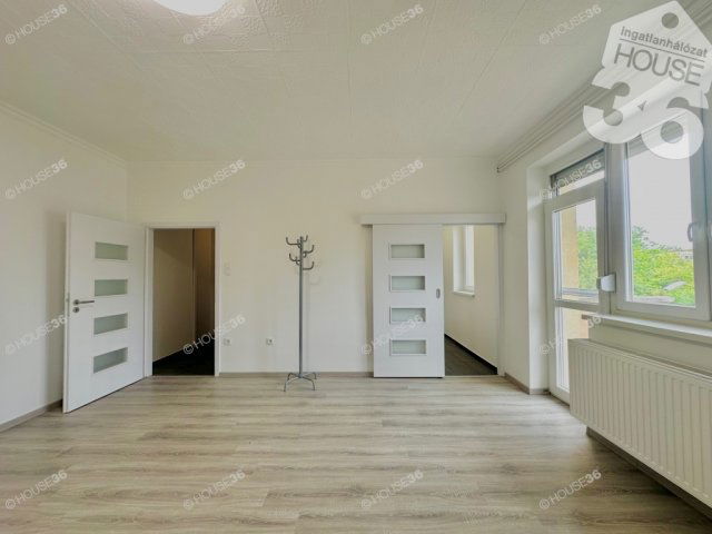 Eladó téglalakás, Kecskeméten 34.9 M Ft, 2 szobás