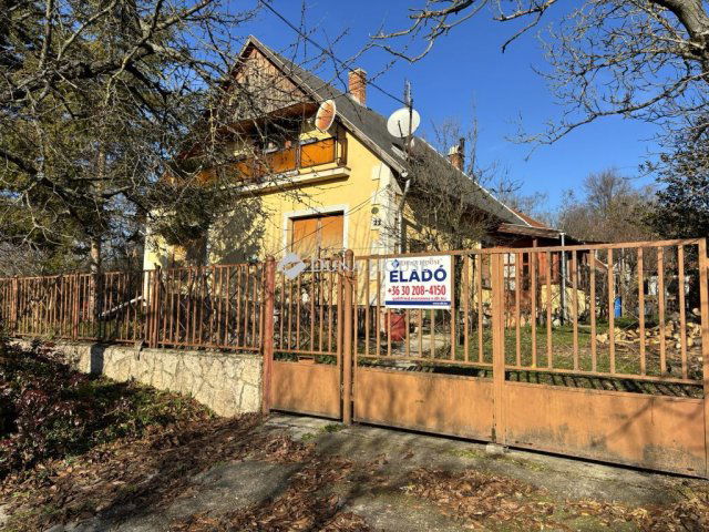Eladó családi ház, Száron 62.9 M Ft, 3 szobás