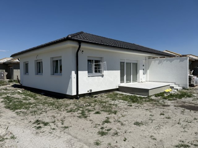 Eladó ikerház, Siófokon 72.9 M Ft, 4 szobás