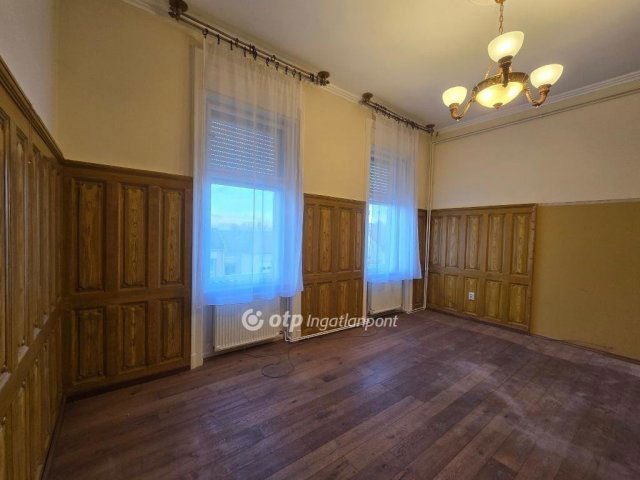 Eladó téglalakás, Pápán 59.9 M Ft, 3 szobás