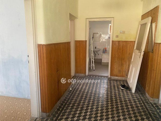 Eladó családi ház, Bébén 19.9 M Ft, 2 szobás