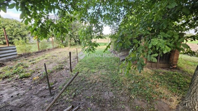 Eladó családi ház, Dunaföldváron 20 M Ft, 2 szobás