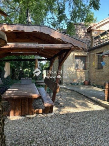 Eladó családi ház, Majosházán 265 M Ft, 4 szobás
