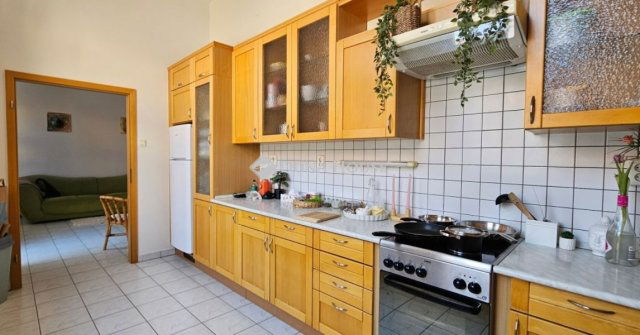 Eladó téglalakás, Szombathelyen 72 M Ft, 4 szobás