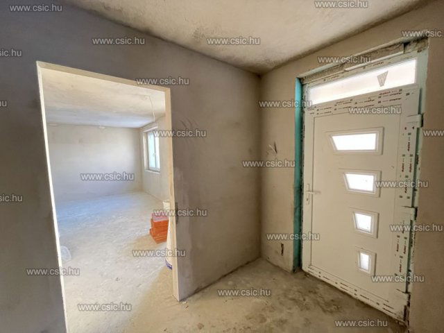 Eladó családi ház, Budakalászon 114.9 M Ft, 4 szobás