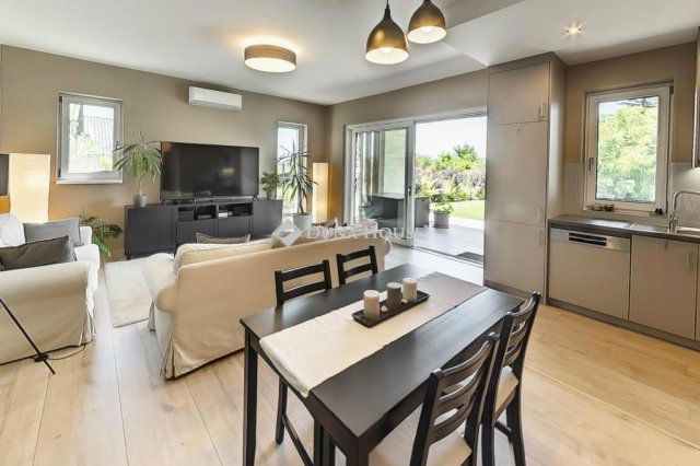 Eladó családi ház, Nagykovácsiban 244.9 M Ft, 4 szobás