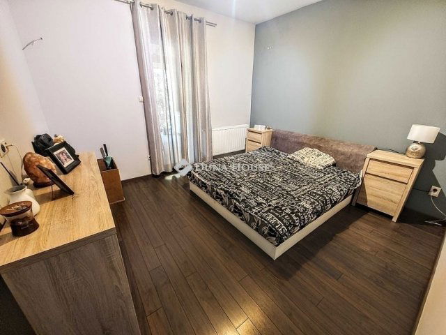 Eladó családi ház, Szegeden 200 M Ft, 5 szobás