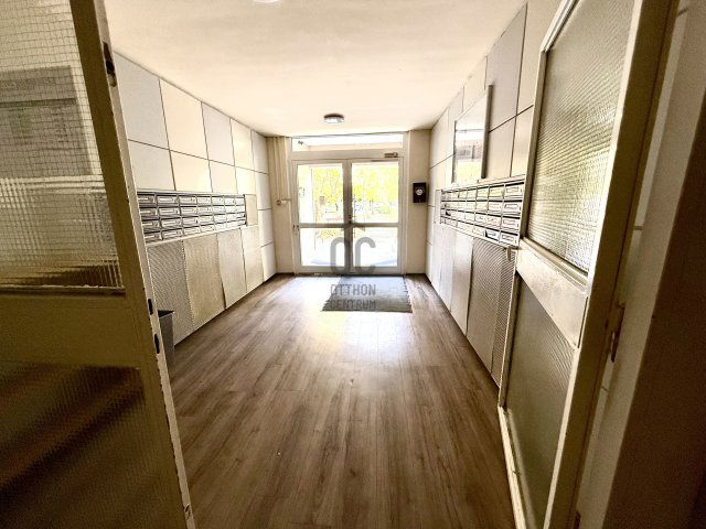 Eladó panellakás, Dunakeszin 95 M Ft, 3 szobás