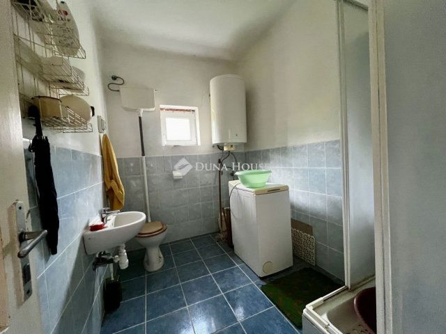 Eladó családi ház, Teklafalun 8 M Ft, 2 szobás
