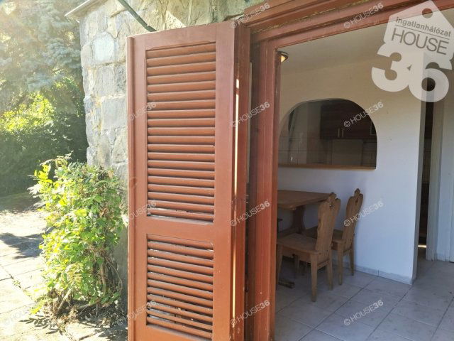 Eladó nyaraló, Leányfaluban 45 M Ft, 1 szobás