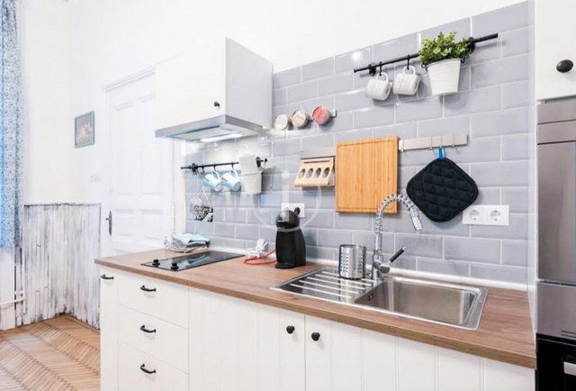 Kiadó téglalakás, albérlet, Budapesten, VI. kerületben