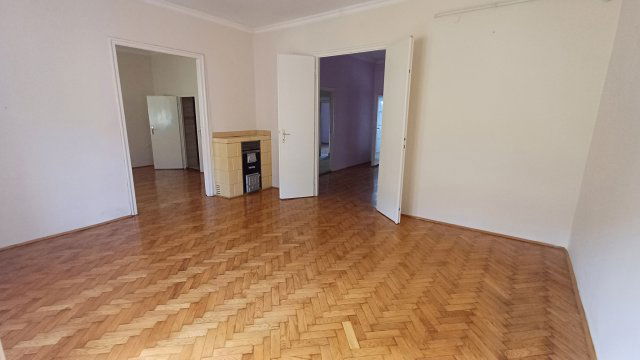 Eladó téglalakás, Pécsett 86 M Ft, 3+1 szobás