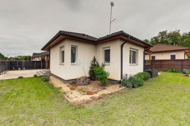 Eladó családi ház, Kecskeméten 89.5 M Ft, 4 szobás