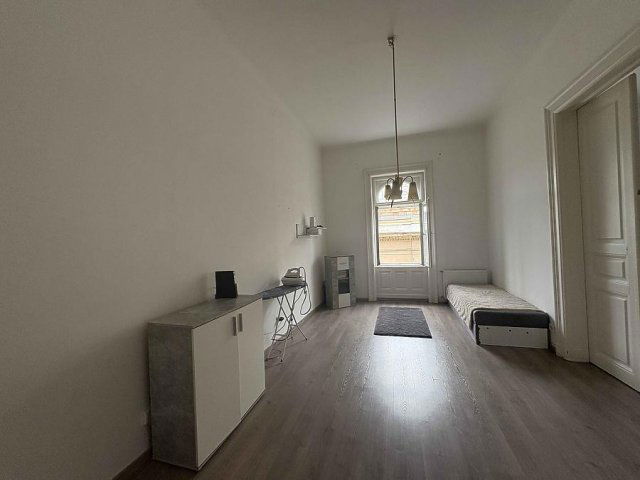Eladó téglalakás, Budapesten, VII. kerületben, Erzsébet körúton