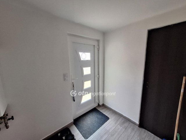 Eladó családi ház, Fegyverneken 24.5 M Ft, 2 szobás