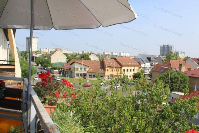 Eladó téglalakás, Szolnokon 33 M Ft, 2 szobás