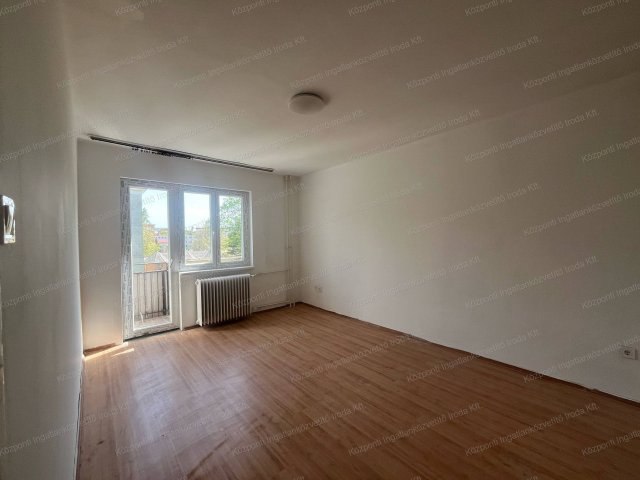 Eladó téglalakás, Oroszlányban 27.99 M Ft, 1 szobás