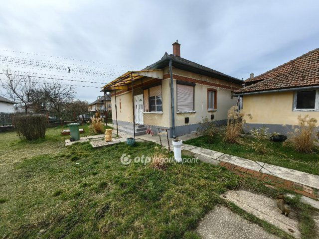 Eladó családi ház, Kisújszálláson 16.99 M Ft, 2 szobás