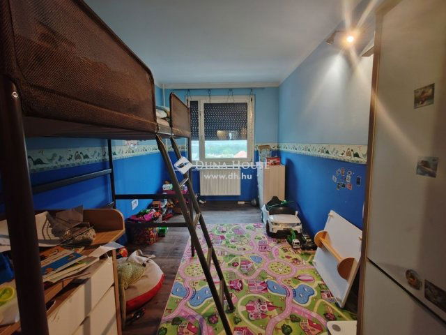 Eladó panellakás, Tatabányán 36.5 M Ft, 3 szobás