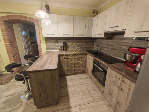 Eladó ikerház, Pécsett 84.9 M Ft, 3 szobás