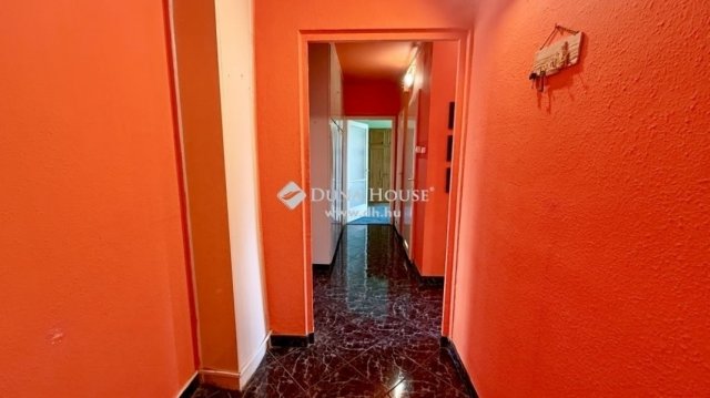 Eladó panellakás, Szegeden 58.9 M Ft, 4 szobás