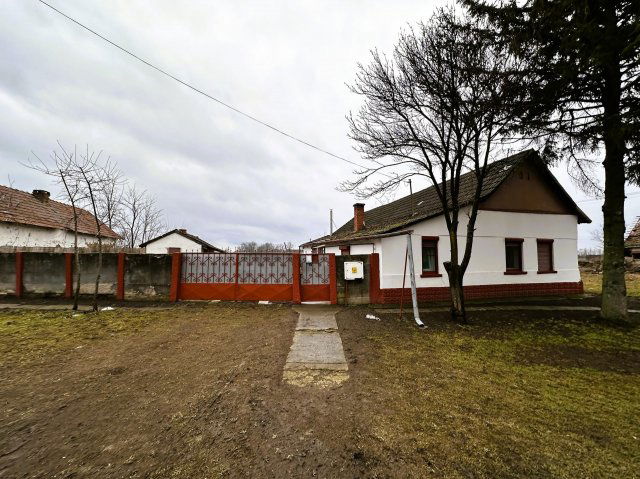 Eladó családi ház, Magyardombegyházon 6 M Ft, 2 szobás