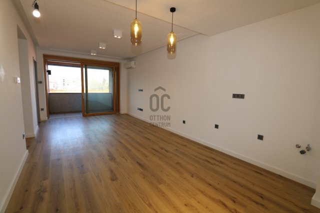 Eladó téglalakás, Siófokon 72.428 M Ft, 2 szobás