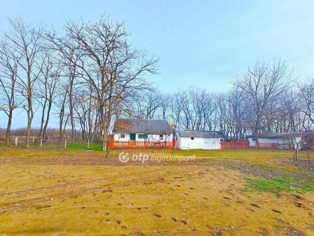 Eladó nyaraló, Lajosmizsén 19.9 M Ft, 2 szobás