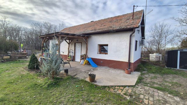 Eladó családi ház, Kecskeméten 27.9 M Ft, 2 szobás