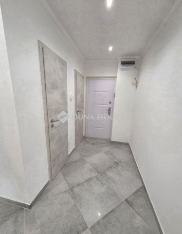 Eladó panellakás, Veszprémben 54.9 M Ft, 3 szobás