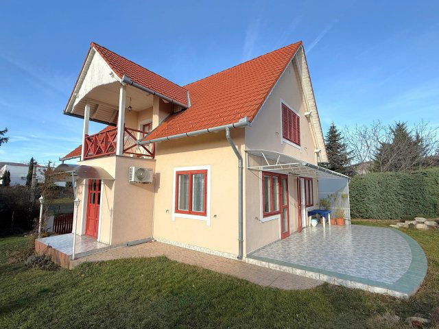 Eladó családi ház, Pécsett 114.9 M Ft, 4 szobás