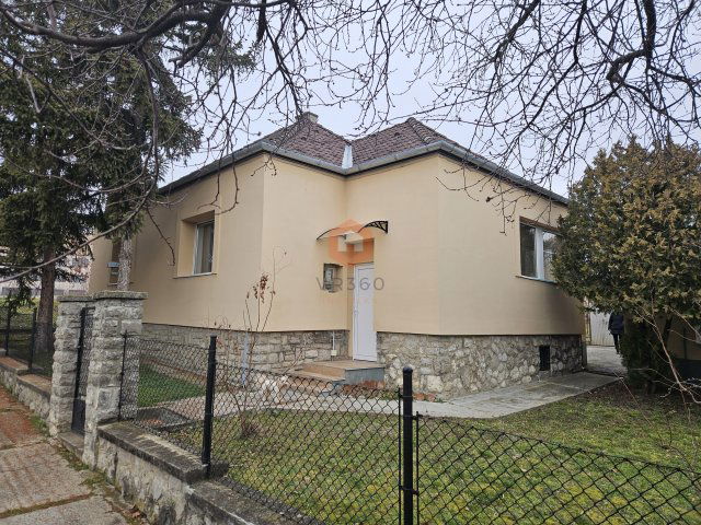 Eladó családi ház, Pécsett 85 M Ft, 3 szobás