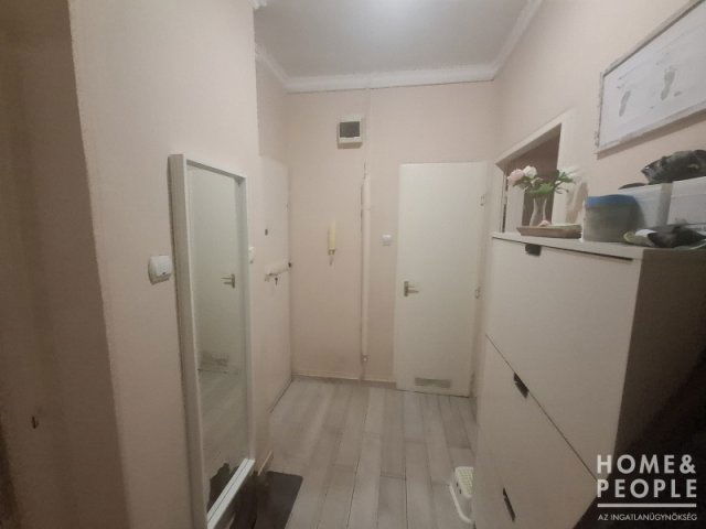 Eladó téglalakás, Szegeden 65 M Ft, 3 szobás