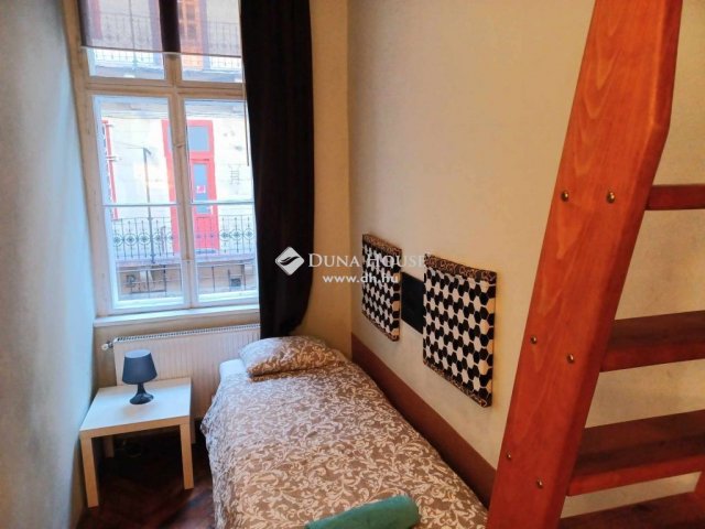 Eladó téglalakás, Budapesten, VI. kerületben 147.44 M Ft